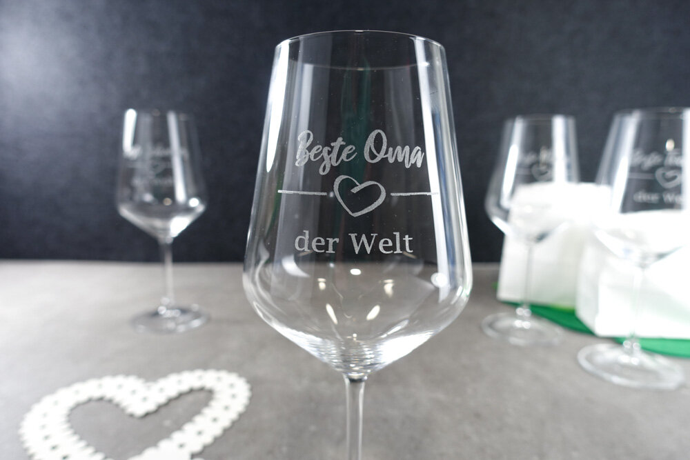 Weinglas mit Gravur