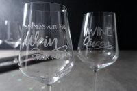Stielglas | mit lustigen Wein (Wine) Sprüchen | 0,4 l | Geschenkidee