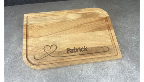Schneidebrett | Herz und Name | rechteckig mit 2 abgerundeten Ecken | mit Gravur | 30 x 20 x 1,9 cm | individualiserbar | personalisiert